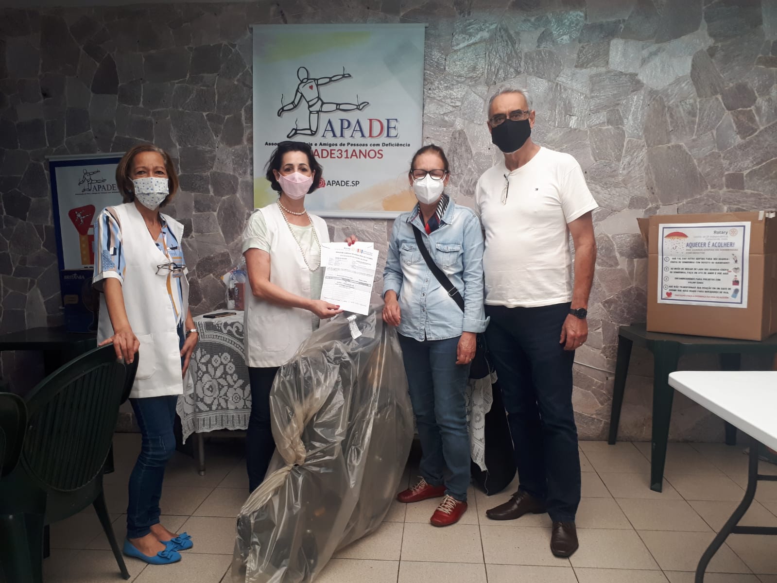 Doação de Cadeiras do Rotary Anchieta para APADE1.jpg