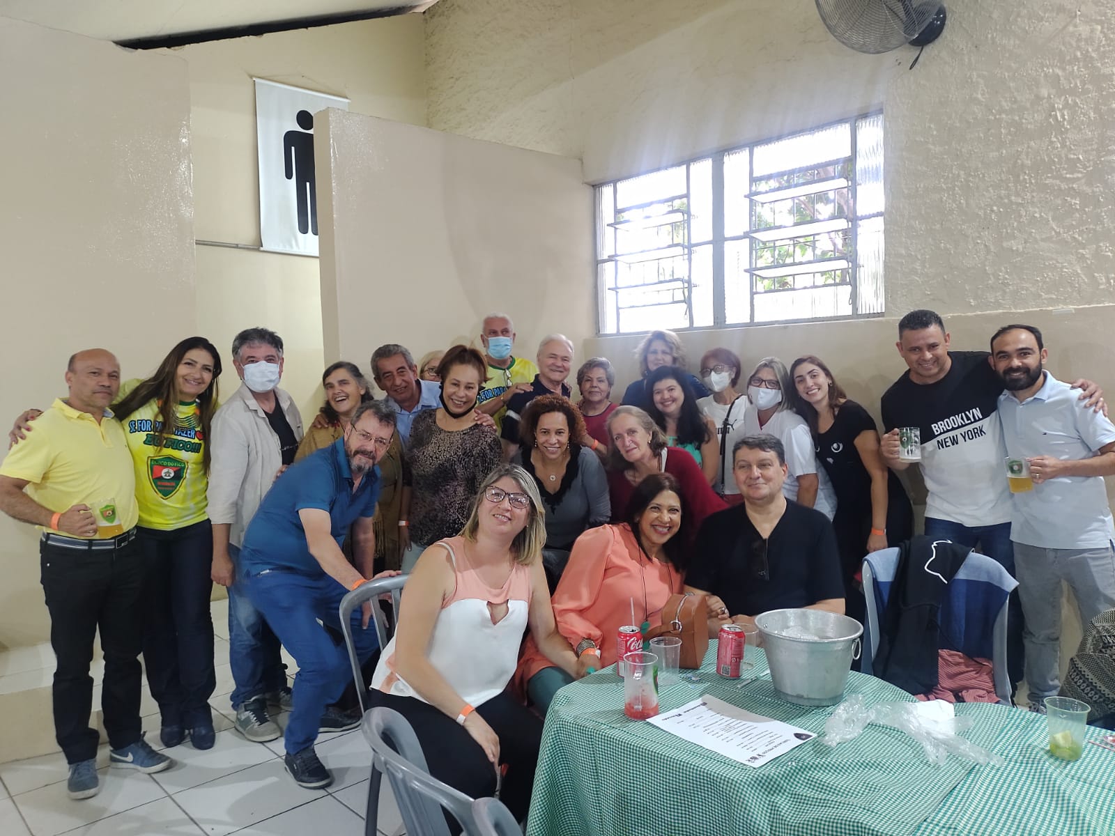 porco no rolete - bloco do fico 2.jpg