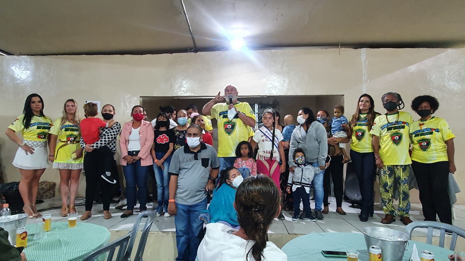 porco no rolete - bloco do fico 1.jpg