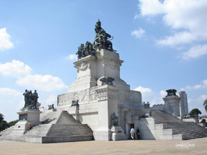 monumento_10a.jpg