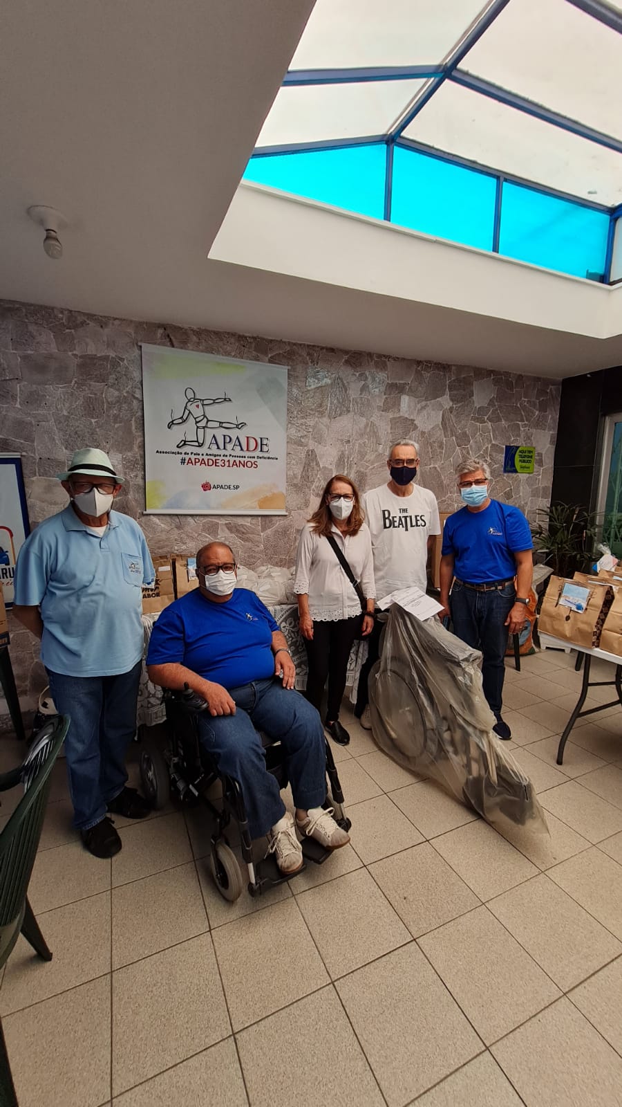 Doação Cadeira de rodas Rotary Anchieta para APADE.jpg
